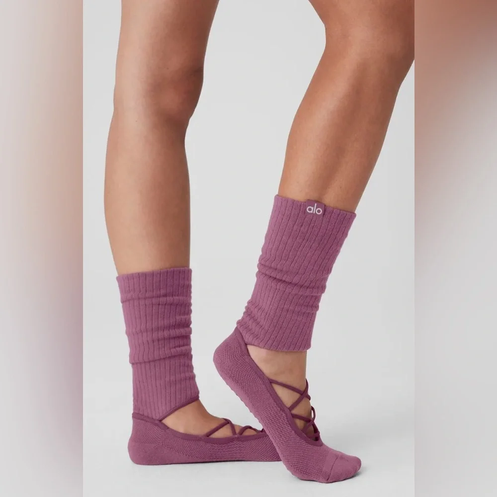 ALO YOGA | ✨NEW✨ Women's Strappy Siren Grip Sock in Soft Mulberry